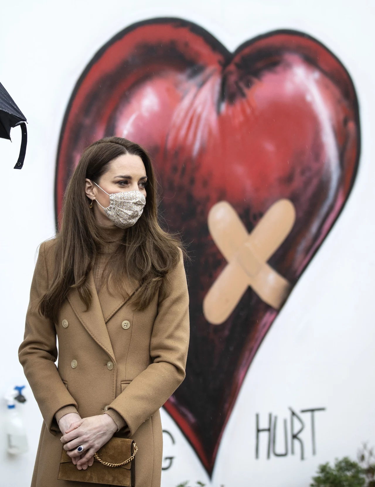Księżna Kate na spotkaniu z ratownikami była spięta. Jednak starała się prezentować jak zawsze nienagannie! Księżna Kate na spotkaniu z ratownikami była spięta. Jednak starała się prezentować jak zawsze nienagannie!