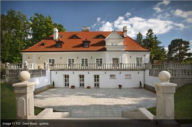 Dwór Many należący do Beaty Chmielowskiej-Olech (Screen ze strony: dwormany.pl/)