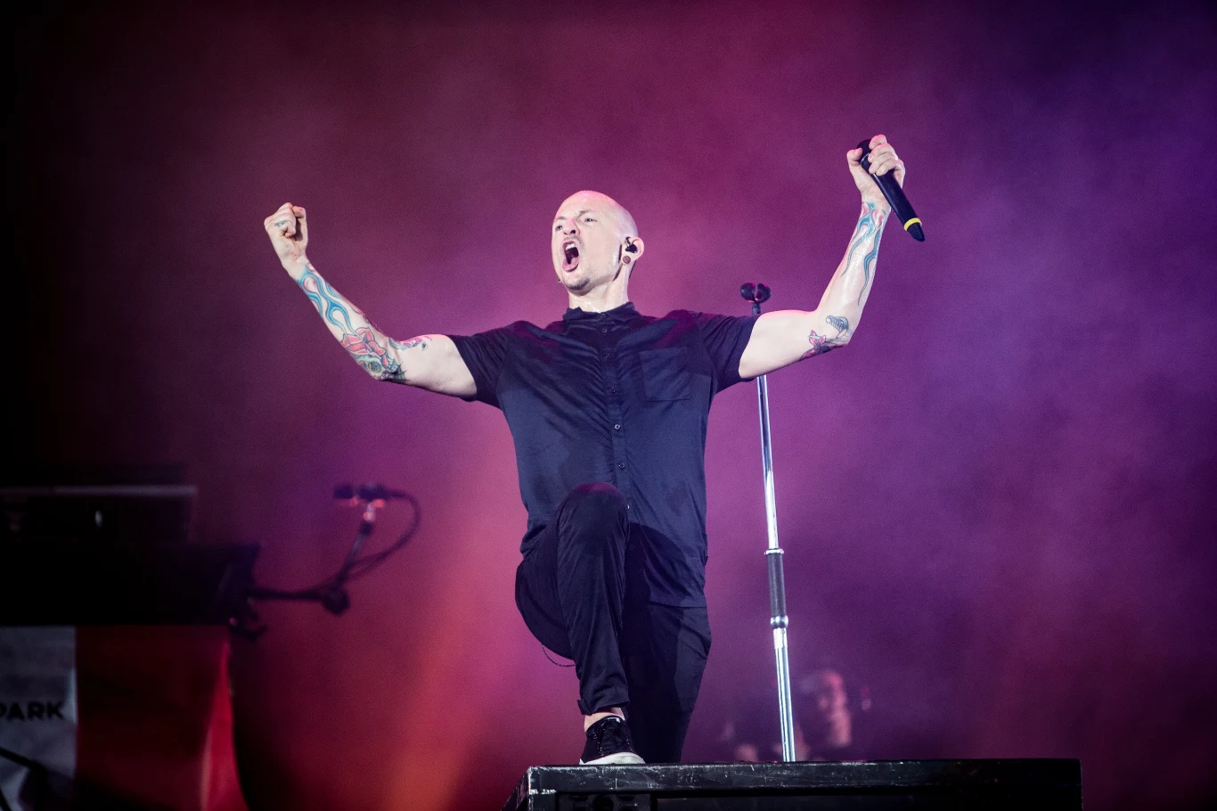 "Drogi Chesterze, nasze serca są złamane. Fala smutku i niedowierzania wciąż przechodzi przez nasze rodziny po tym, co się wydarzyło. Miałeś wpływ na ogrom istnień, być może nawet nie zdawałeś sobie z tego sprawy. Przez ostatnie kilka dni doświadczyliśmy ogromnej miłości i wsparcia z całego świata, zarówno publicznie i prywatnie. Talinda [żona Chestera Benningtona] i twoja rodzina doceniają to i chcą, by świat dowiedział się, że byłeś najlepszym mężem, synem i ojcem. Bez ciebie rodzina nigdy nie będzie już kompletna" – oświadczyli po jego śmierci muzycy z Linkin Park. Grupa do dziś nie zdecydowała, czy wznowi działalność oraz czy zastąpi Bennigtona nowym wokalistą. 