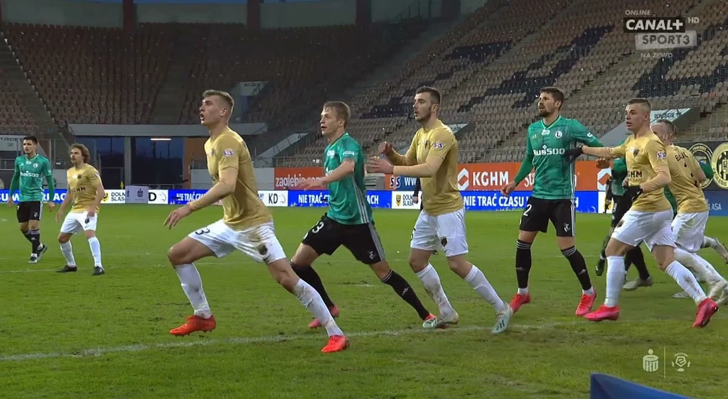 Czy sędzia podjął słuszną decyzję? (źródło: Canal+ Sport) Czy sędzia podjął słuszną decyzję? (źródło: Canal+ Sport)