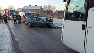 W Wolborzu autobus zderzył się czołowo z osobówką (OSP Wolbórz)