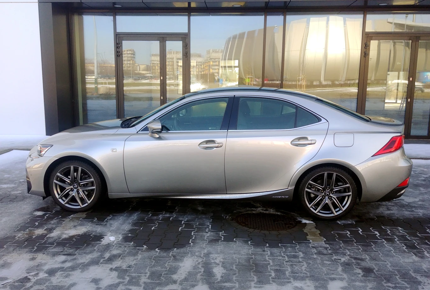 Lexusa IS 300h