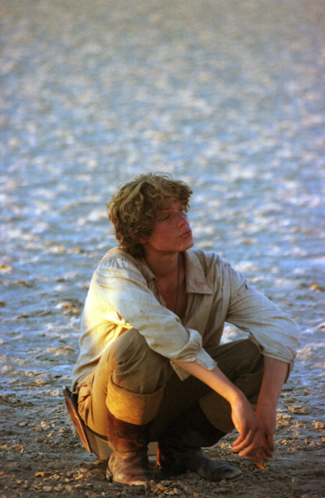 W roli ojca Stasia Tarkowskiego wystąpił Artur Żmijewski. Jako Grek Kaliopulli pojawił Krzysztof Kowalewski. W obsadzie znaleźli się również: Andrzej Strzelecki, Krzysztof Kolberger i Agnieszka Pilaszewska.

Na zdjęciu: Adam Fidusiewicz w filmie "W pustyni i w puszczy"