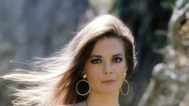 Rozgłos Natalie Wood przyniósł "Cud na 34 ulicy”, ale jej kariera nabrała tempa za sprawą takich produkcji jak: "Buntownik bez powodu", "Love with the Proper Stranger", "Wiosenna bujność traw" i ekranizacji "West Side Story". Ten ostatni tytuł przyniósł jej sporo nowych fanów. 

Natalie Wood robiła wszystko co w jej mocy, aby zyskać uznanie w środowisku filmowym, ale początkowo wcale nie własnej woli. Rodzina nią manipulowała. 

Matka Maria często przypominała dorastającej Natalie, że to właśnie od niej zależy los jej bliskich, a aktorka starała się ich nie zawieść. 