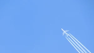 Samoloty podgrzewają klimat tworząc sztuczne chmury