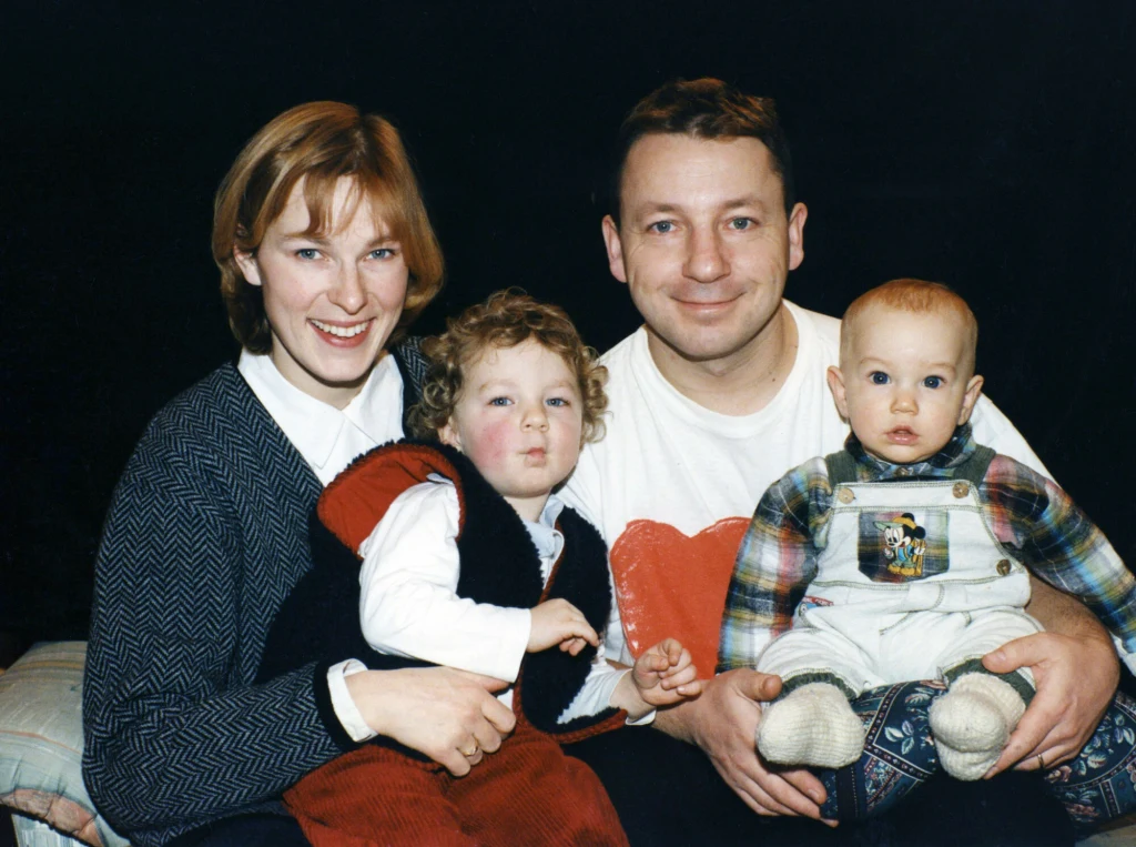 Aleksandra Justa i Zbigniew Zamachowski z dziećmi, 1995 r. Aleksandra Justa i Zbigniew Zamachowski z dziećmi, 1995 r.