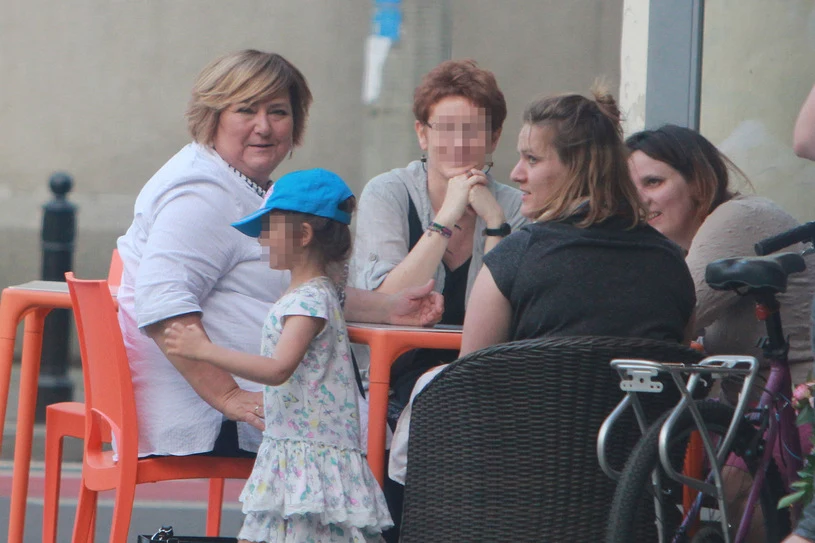 Anna Komorowska z córkami na obiedzie