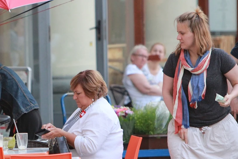 Anna Komorowska z córkami na obiedzie