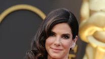 Sandra Bullock do tej pory jest rozchwytywaną aktorką. 56-letnia gwiazda wciąż zachwyca urodą. Patrząc na nią, można odnieść wrażenie, że udało jej się oszukać czas. 