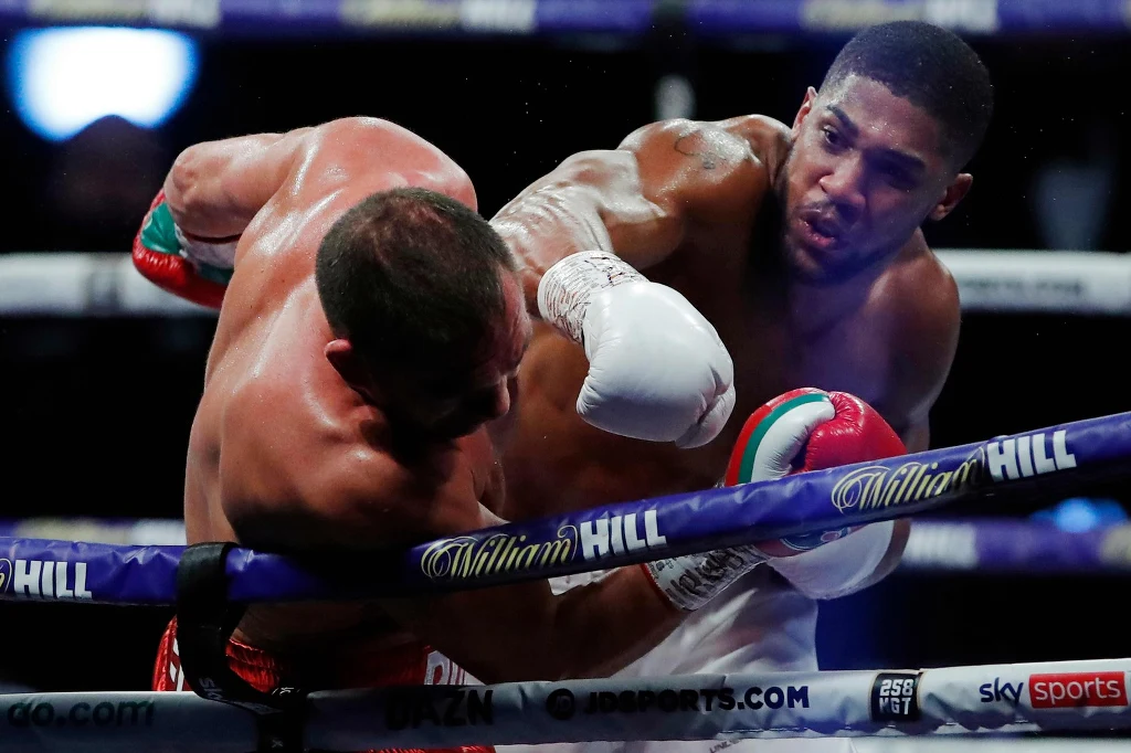Anthony Joshua w pojedynku z Kubratem Pulewem Anthony Joshua w pojedynku z Kubratem Pulewem