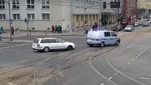 Kobieta urodziła w aucie. Do szpitala dojechała w eskorcie policji