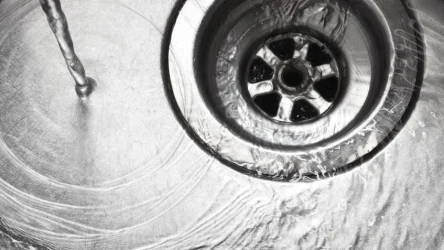 Regularnie wlewam to do zlewu i nie mam problemu z zatkanymi rurami