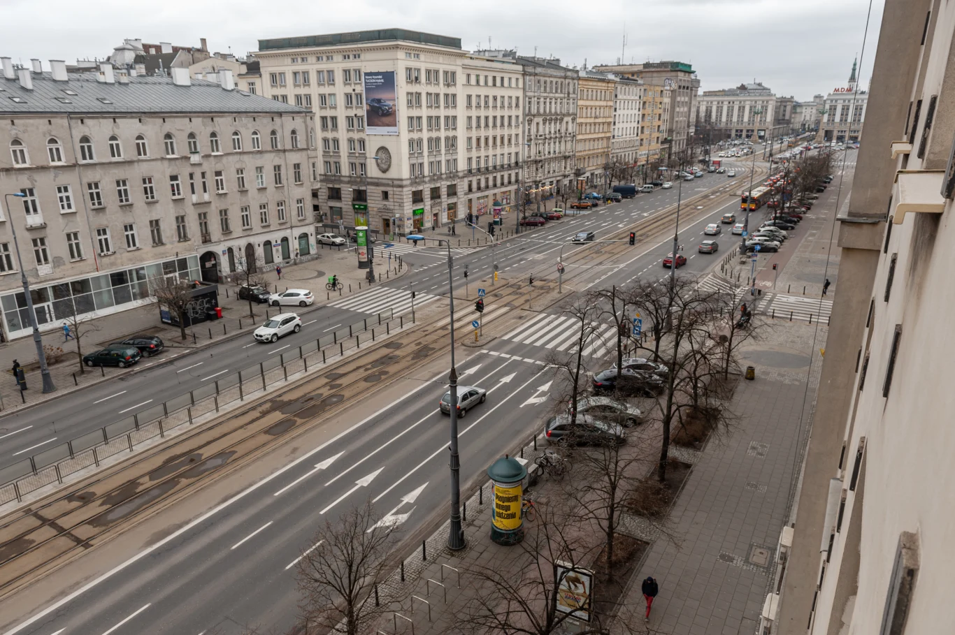 Więcej zieleni ma się pojawić m.in. na ul. Marszałkowskiej. Zmiany na pl. Konstytucji stołeczny ratusz uzależnia od planów budowy stacji metra. 