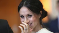 Ówczesna księżna Sussex miała styl oparty na minimalizmie, jednak czasem i on nie przystawał do zasad panujących na dworze.

Fasony i kolory proponowane przez Meghan wnosiły świeży powiew do książęcych szaf.