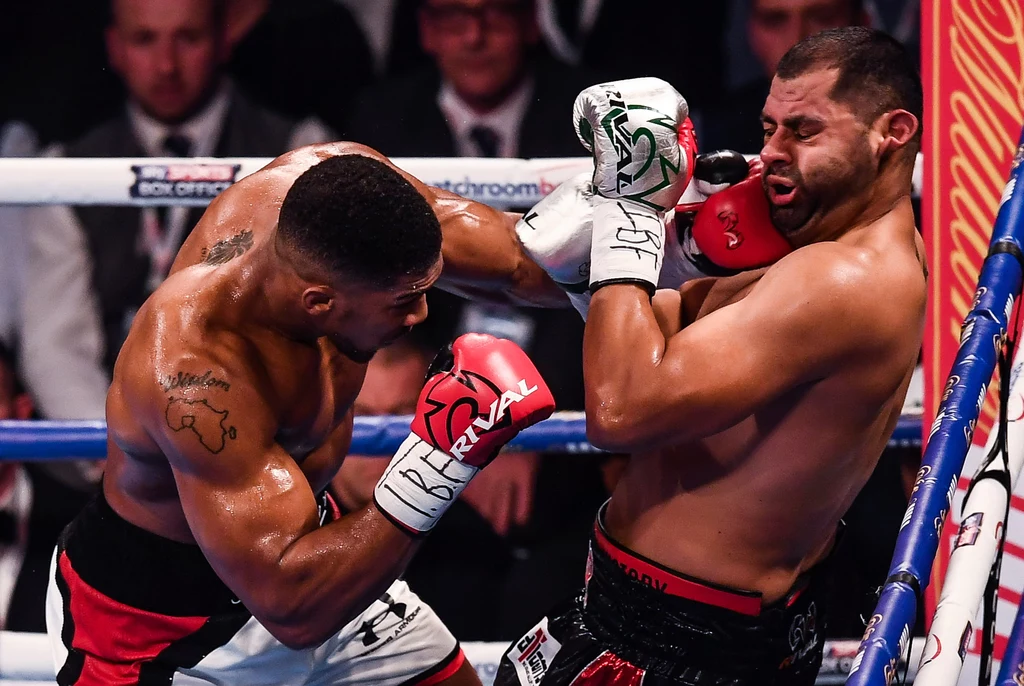 Eric Molina (z prawej) tu w walce z Anthonym Joshuą