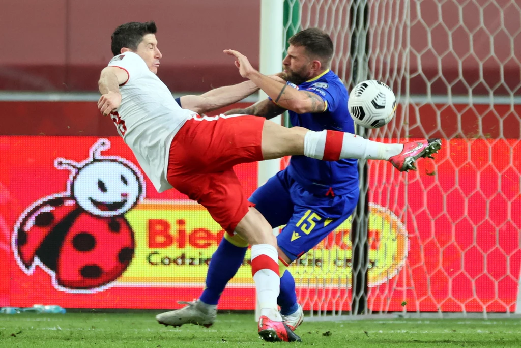 Robert Lewandowski i Moises San Nicolas z reprezentacji Andory Robert Lewandowski i Moises San Nicolas z reprezentacji Andory