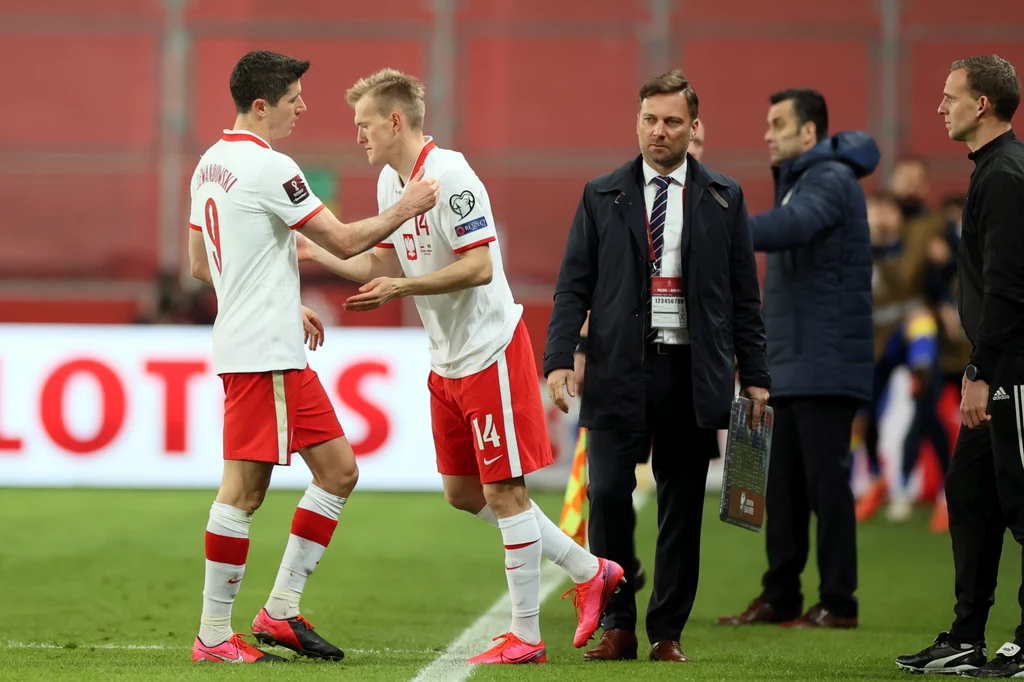 Robert Lewandowski zszedł z urazem. Zastąpił go Karol Świderski Robert Lewandowski zszedł z urazem. Zastąpił go Karol Świderski