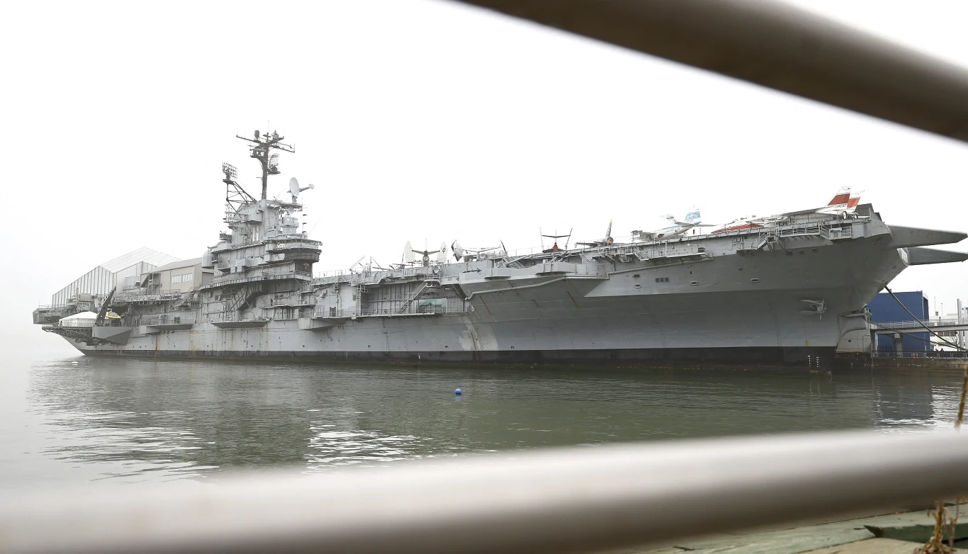 US Navy padło ofiarą incydentu z dronami US Navy padło ofiarą incydentu z dronami