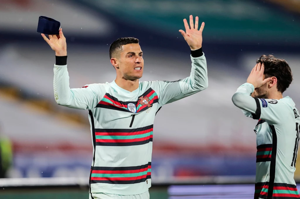 Wściekły Cristiano Ronaldo podczas meczu z Serbią Wściekły Cristiano Ronaldo podczas meczu z Serbią