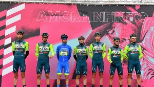 Kolarze Vini Zabu podczas Giro d'Italia 2020