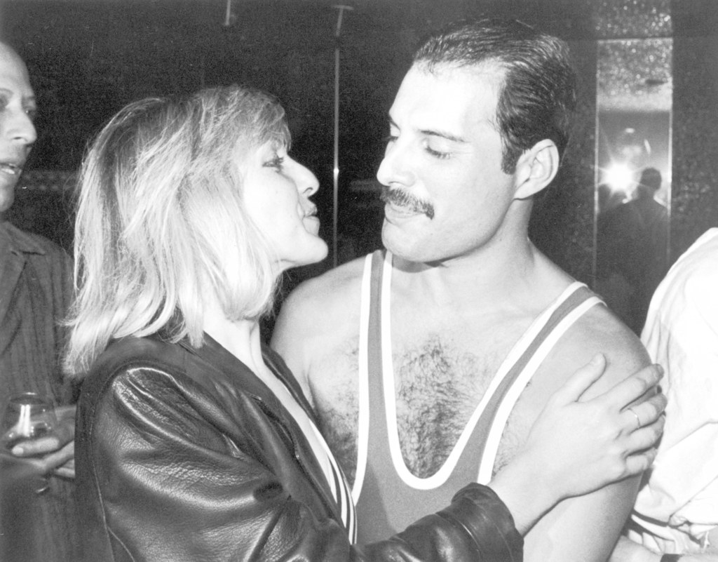 Mary Austin i Freddie Mercury w 1984 r.