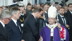 Abp Sławoj Leszek Głódź. Prezydent odbierze duchownemu stopień generalski? Znamy stanowisko Pałacu