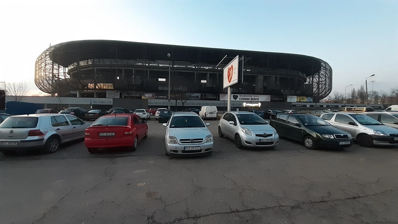 Parking pod stadionem Górnika Zabrze ciągle istnieje. Obecnie wygląda tak Parking pod stadionem Górnika Zabrze ciągle istnieje. Obecnie wygląda tak