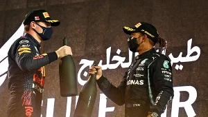 Max Verstappen (z lewej) i Lewis Hamilton