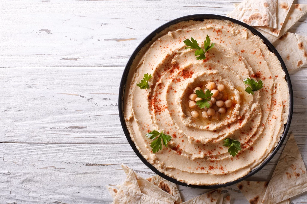 Hummus z dodatkiem wędzonych śliwek