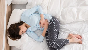 Ból brzucha może mieć wiele przyczyn, dlatego nie warto zwlekać z badaniem 