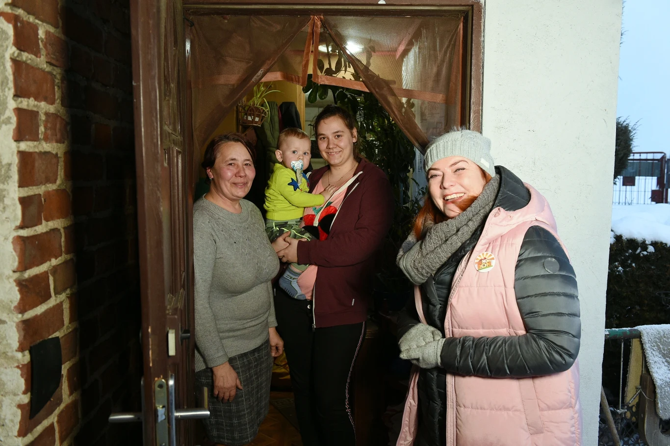 Katarzyna Dowbor z uczestnikami "Nasz Nowy Dom" Katarzyna Dowbor z uczestnikami "Nasz Nowy Dom"