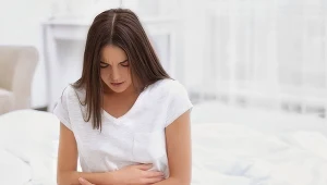 Badanie drożności jajowodów może wyjaśnić np. powód silnego bólu brzucha 