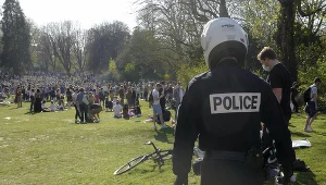Ekspert ostrzega przed luzowaniem obostrzeń