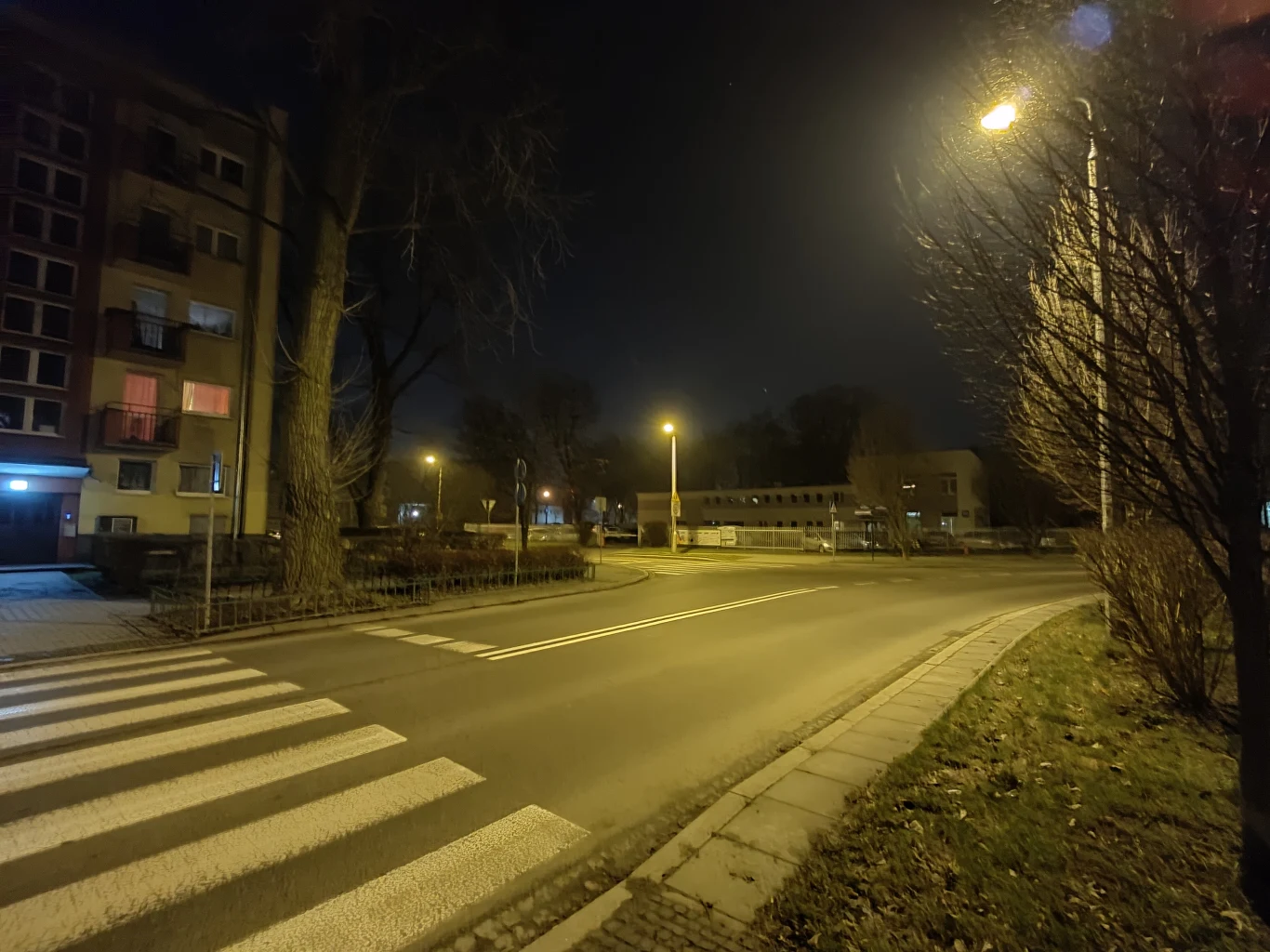 Tryb nocny, ultraszerokokątny obiektyw Tryb nocny, ultraszerokokątny obiektyw