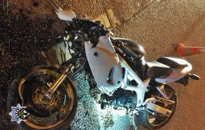 ... a motocyklista prawdopodobnie jechał zbyt szybko i bez świateł ... a motocyklista prawdopodobnie jechał zbyt szybko i bez świateł