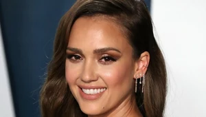 Jessica Alba. I tak się nosi mini! 