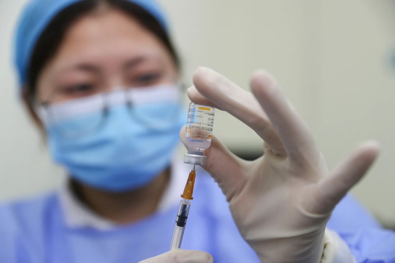 - Obecnie toczy się ponad 40 badań klinicznych szczepionek mRNA - mówi dr hab. Piotr Rzymski