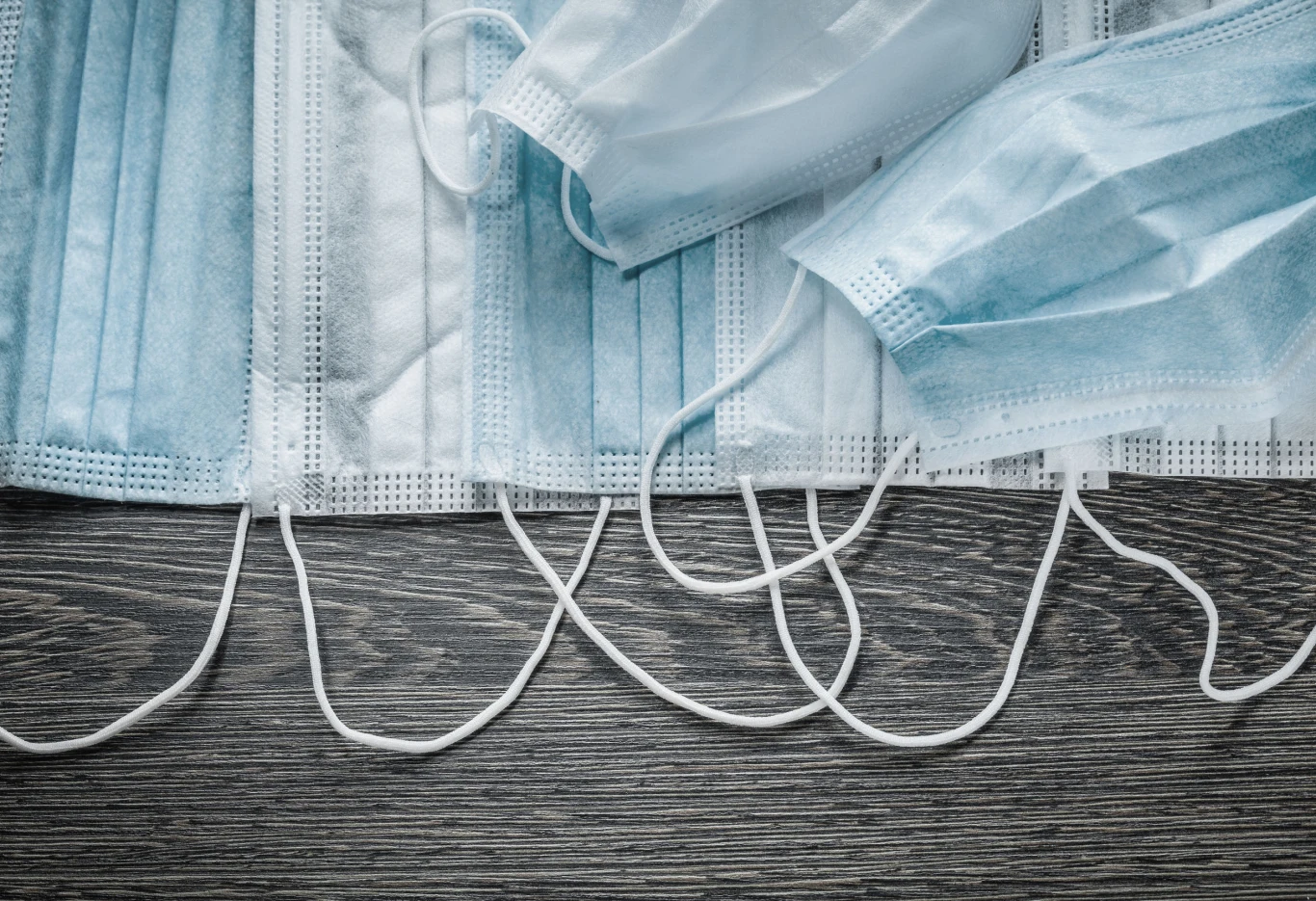 Najnowsze dzieła artysty powstaną z maseczek, strzykawek i odpadów medycznych Najnowsze dzieła artysty powstaną z maseczek, strzykawek i odpadów medycznych