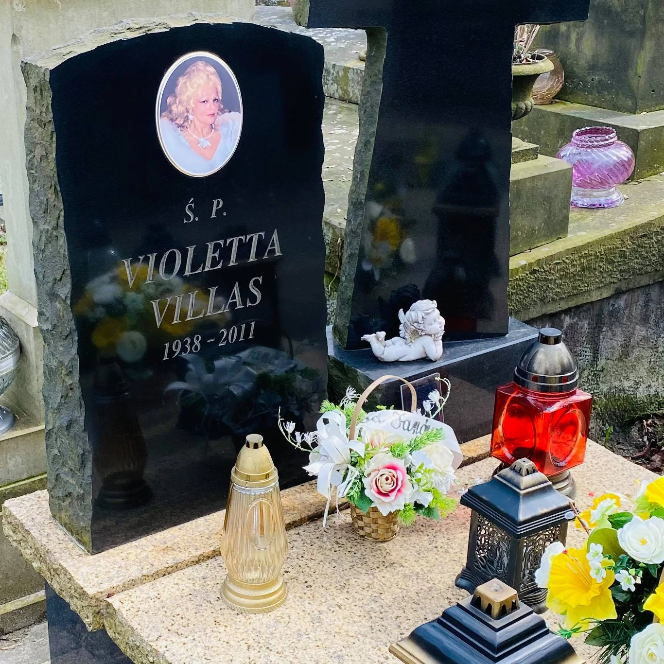 Grób Violetty Villas Grób Violetty Villas