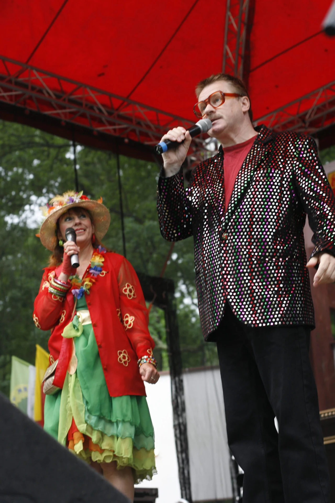 Wystep Ciotki-Klotki (Ewa Chotomska) i Pana Tik-Taka (Krzysztof Marzec) Wystep Ciotki-Klotki (Ewa Chotomska) i Pana Tik-Taka (Krzysztof Marzec)