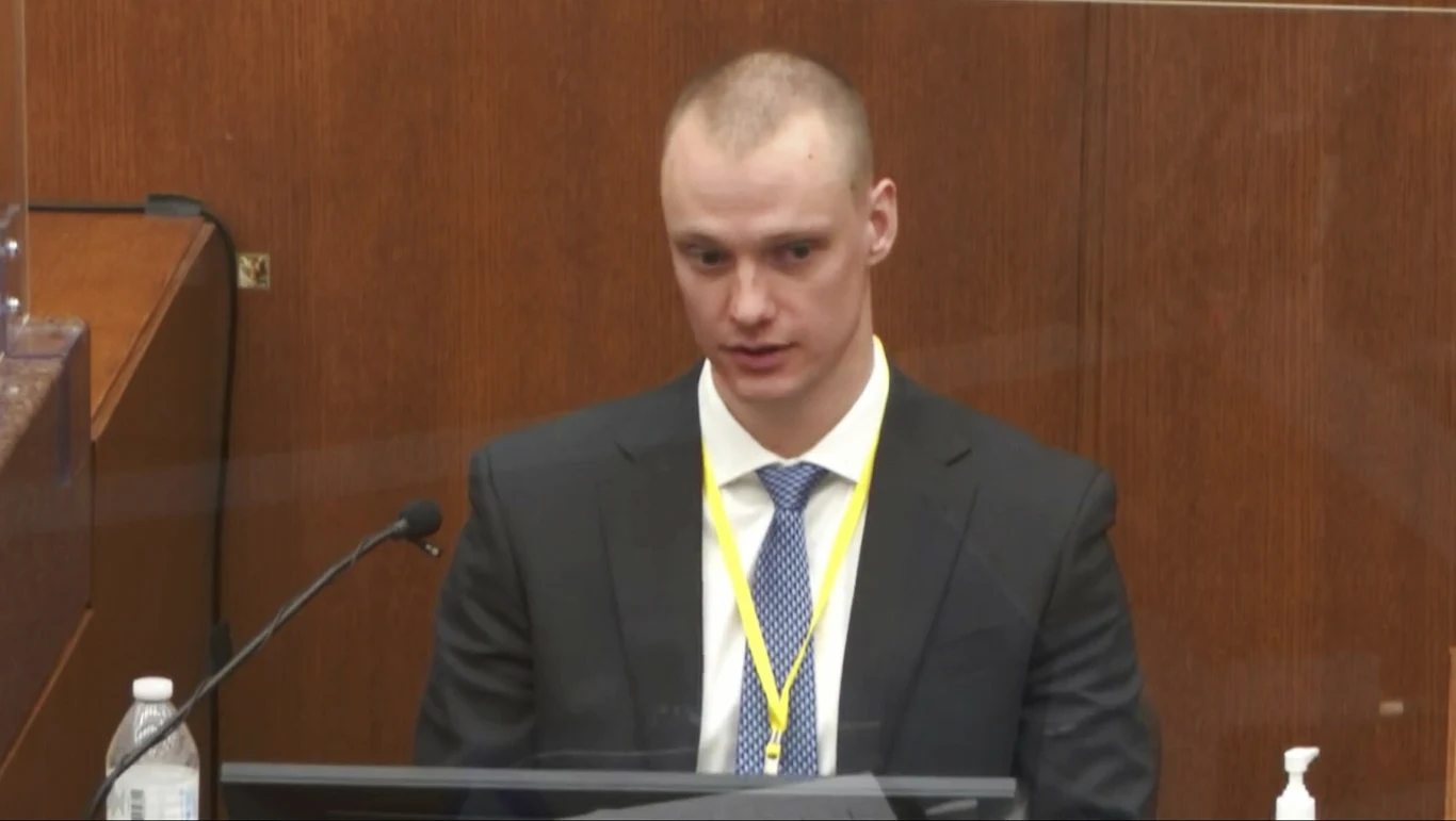 Ratownik medyczny Seth Bravinder zeznał, że po przyjeździe ambulansu u George'a Floyda nie wykryto pulsu Ratownik medyczny Seth Bravinder zeznał, że po przyjeździe ambulansu u George'a Floyda nie wykryto pulsu