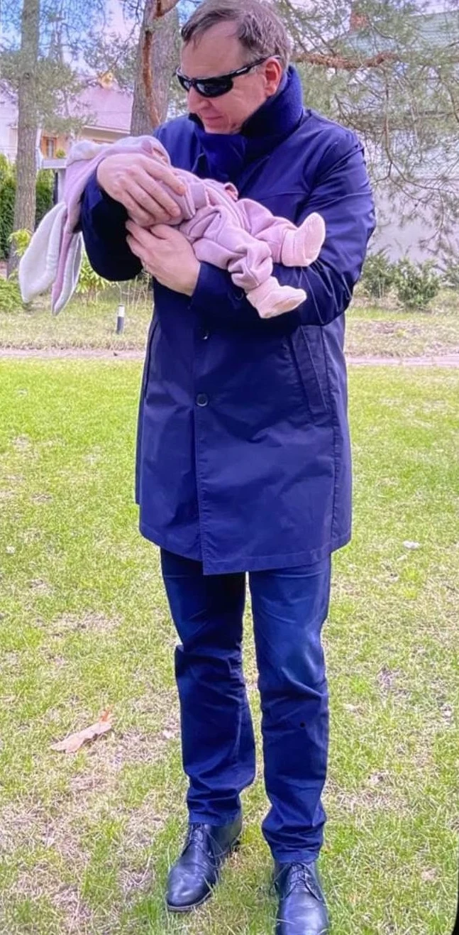 Jacek Kurski z córeczką 