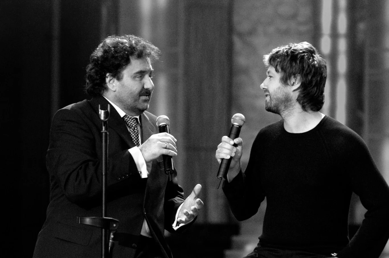 Krzysztof Krawczyk i Andrzej Piaseczny na Festiwalu w Opolu w 2005 r. Krzysztof Krawczyk i Andrzej Piaseczny na Festiwalu w Opolu w 2005 r.