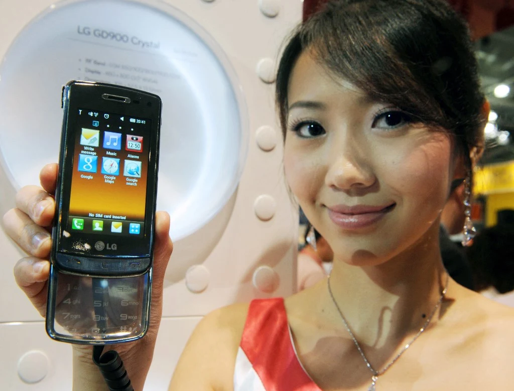 Rok 2009, LG GD900 Crystal, jeden z pierwszych przezroczystych telefonów świata