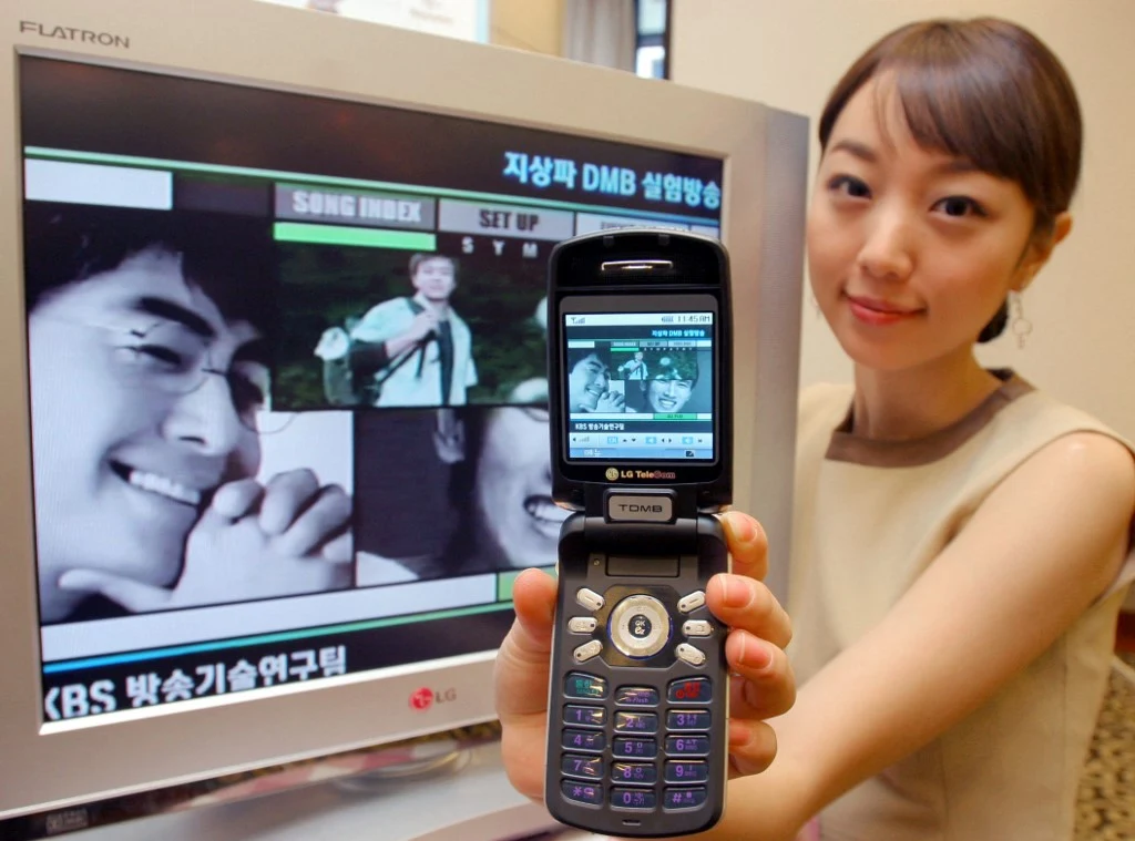 Rok 2004, komórka z modułem DMB, który umożliwiał oglądanie telewizji na telefonie