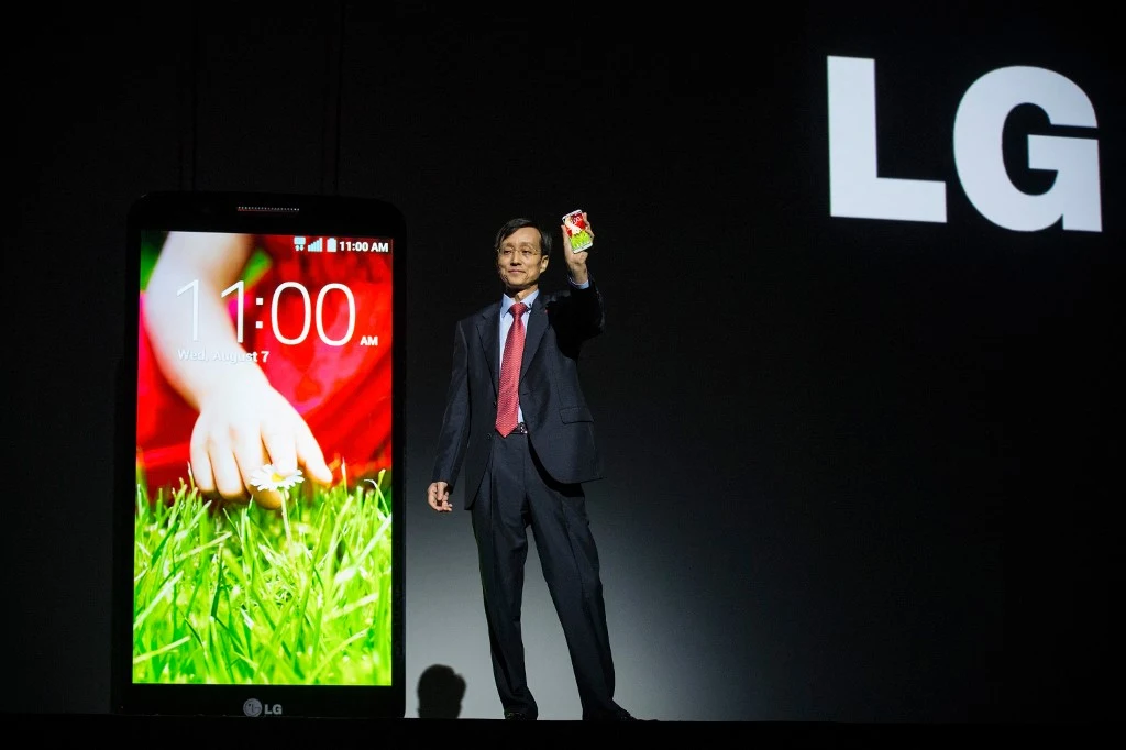 Sierpień 2013, debiut smartfona LG G2, jednego z najbardziej udanych modeli LG z Androidem