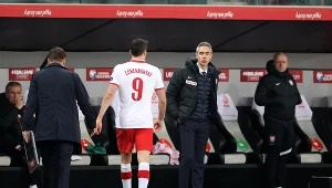 Robert Lewandowski schodzi z boiska w meczu Polska - Andora