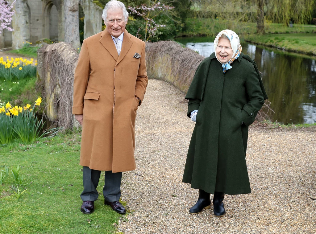 Królowa Elżbieta II i książę Karol zaskoczyli wszystkich niespodziewanym spotkaniem 