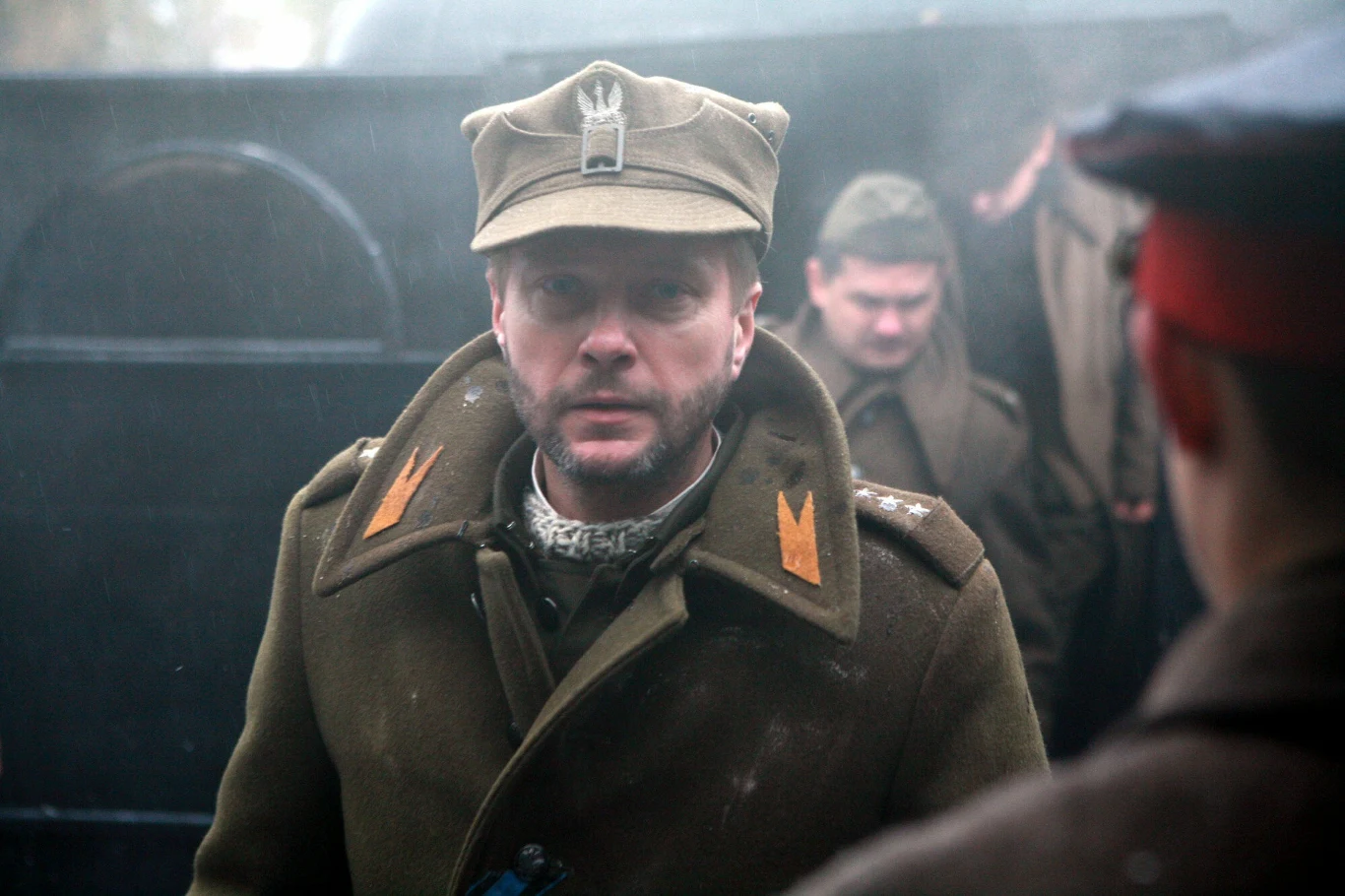 W 2006 roku aktor zagrał kilka mniejszych ról: w kolejnym filmie Zatorskiego "Tylko mnie kochaj", "Bezmiarze sprawiedliwości" Wiesława Saniewskiego czy "Wszyscy jesteśmy Chrystusami" Marka Koterskiego, ale to kolejny rok miał się okazać bardziej udany dla jego kariery. Wystąpił wówczas w słynnym "Katyniu" Andrzeja Wajdy (na zdjęciu) oraz w sensacyjnym "Świadku koronnym" Jarosława Sypniewskiego, Jacka Filipiaka oraz Michała Gazdy i jego serialowej wersji, czyli "Odwróconych".