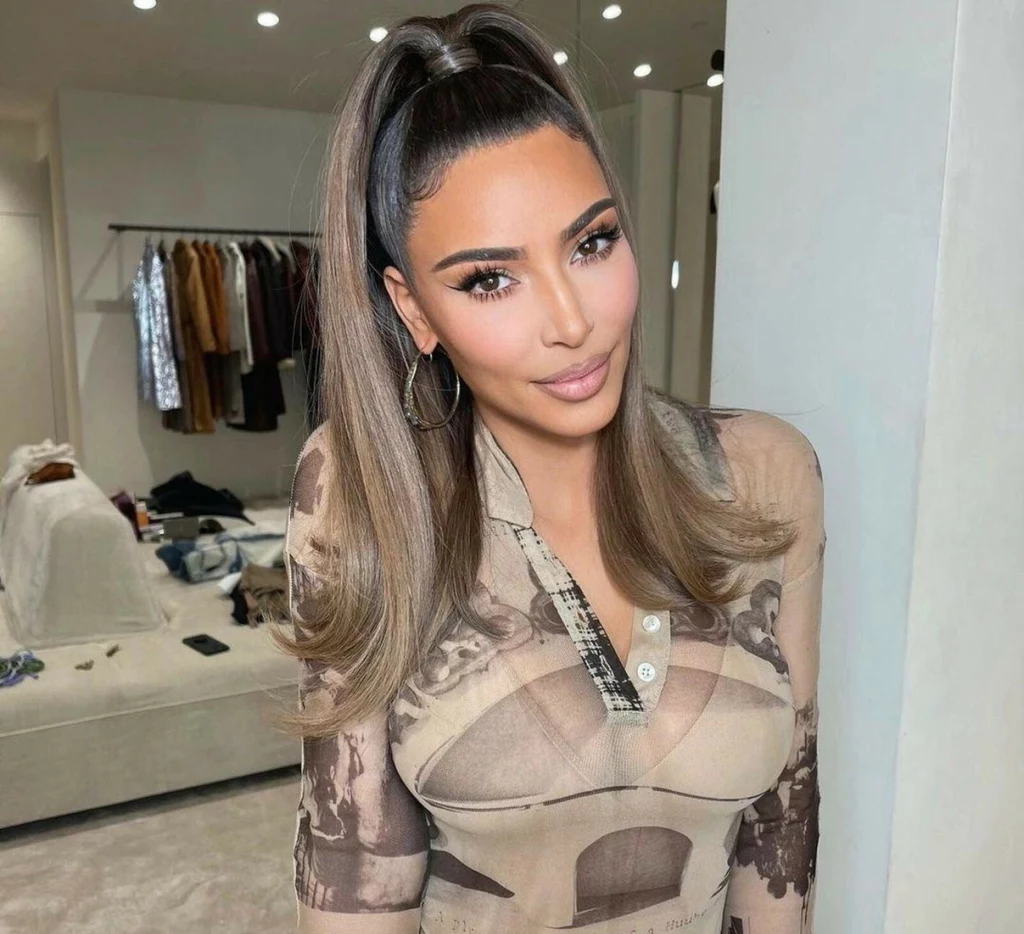 Kim Kardashian jest fanką glass hair